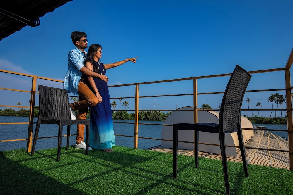 Casino Luxury Houseboats