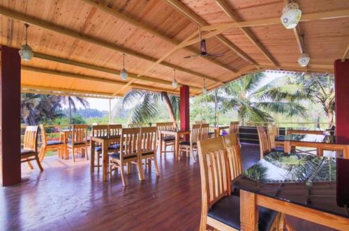 Casa Seaesta Beach Cottages & Suites