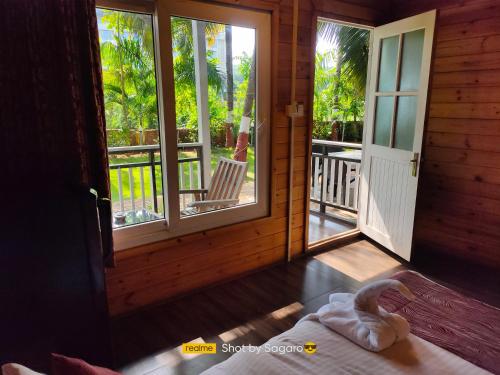 Casa Seaesta Beach Cottages & Suites