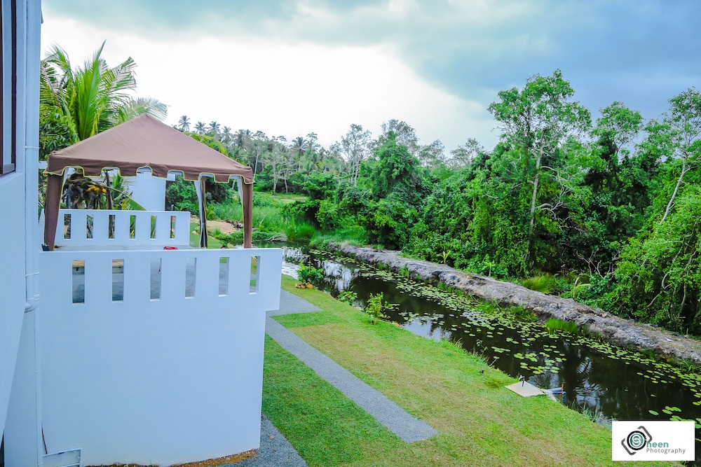 Shades Resort and Villa