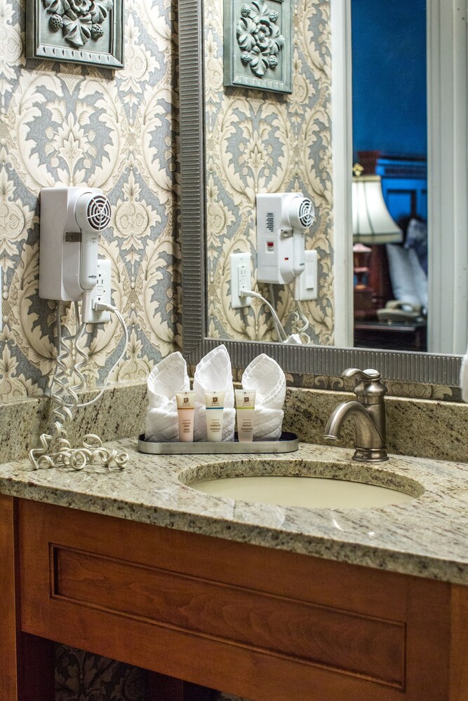 East Bay Inn, Historic Inns of Savannah Collection