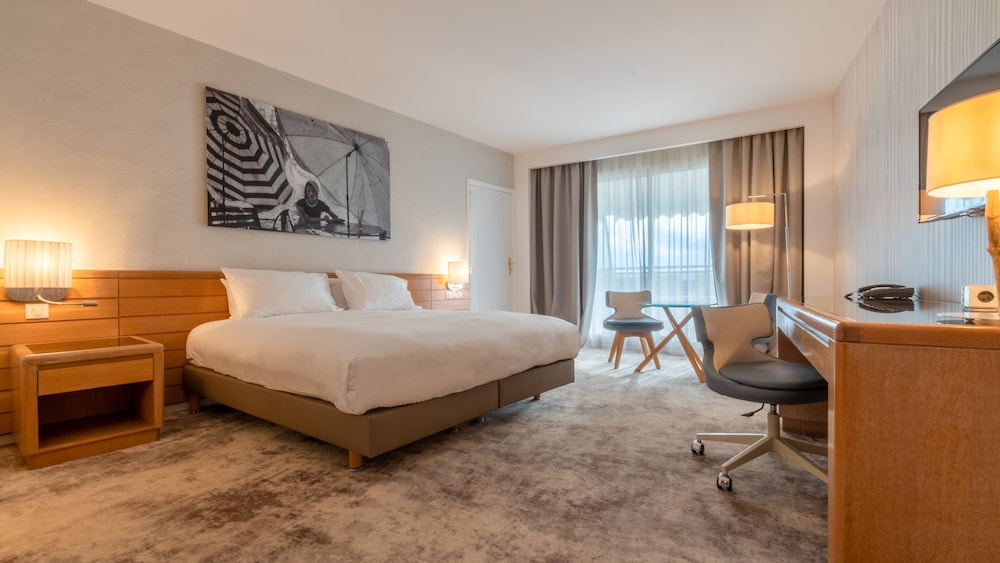 Holiday Inn Resort Nice Port St Laurent By IHG