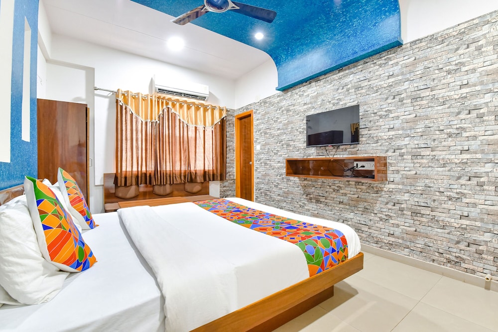 FabHotel Raj Ratna
