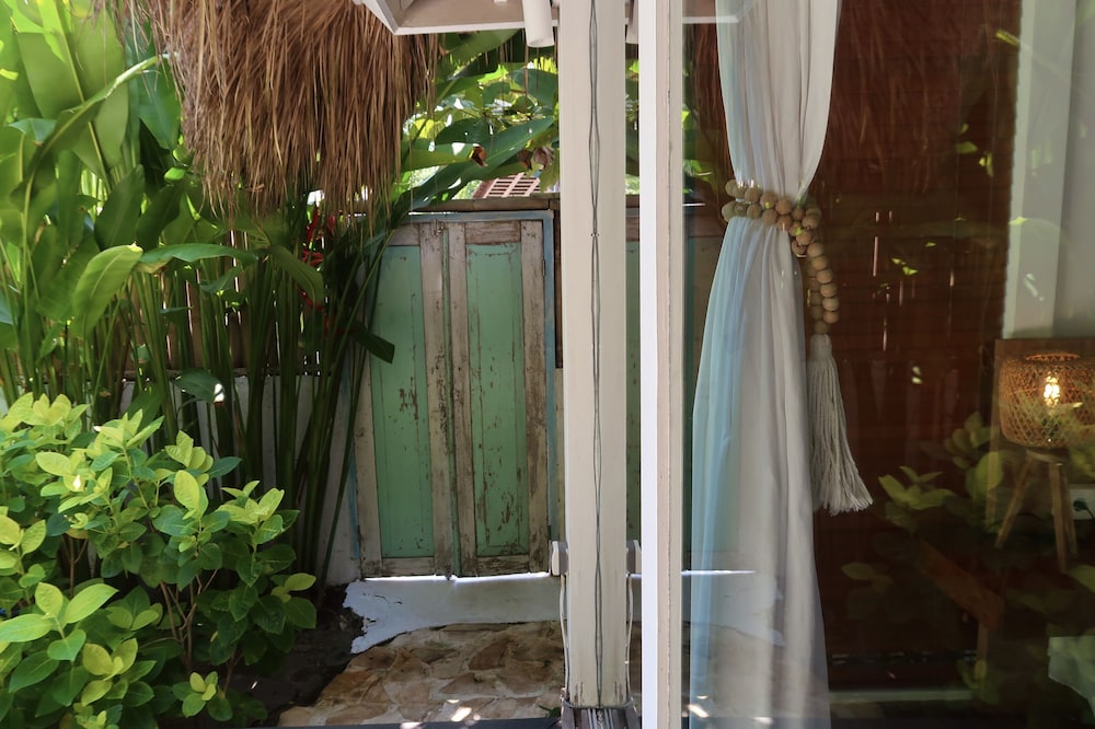 The Garden Shacks at Sandy Bay