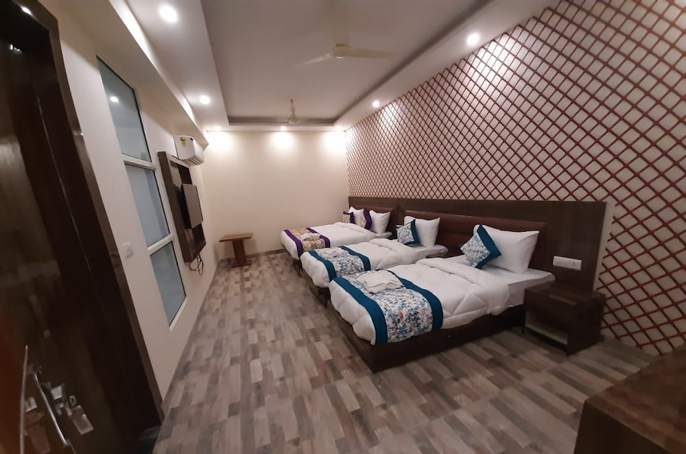 Airport Hotel Star Inn