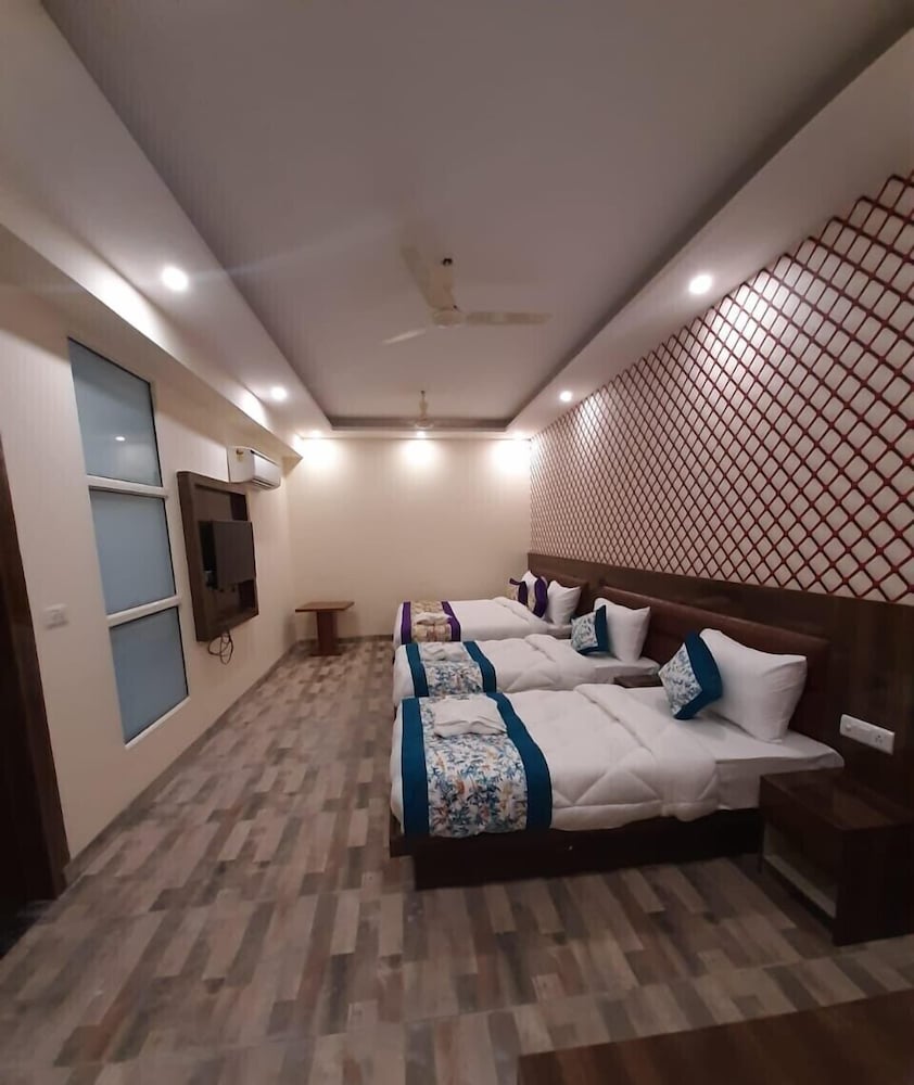 Airport Hotel Star Inn