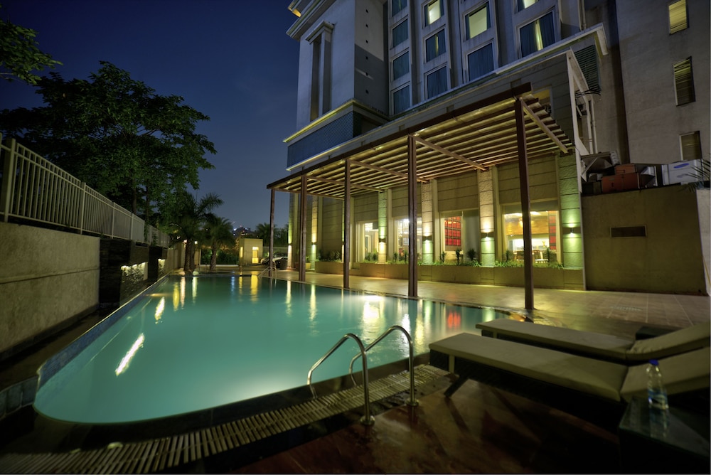 Goldfinch Hotel Delhi NCR