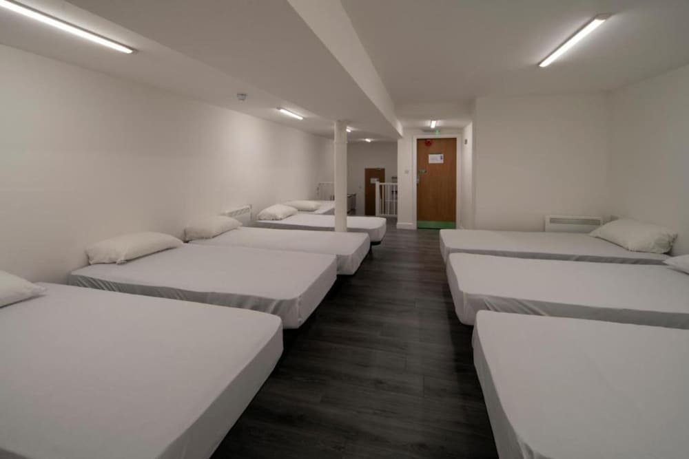 Brookes Cafe Bar & Red Lion Lodge Hotel