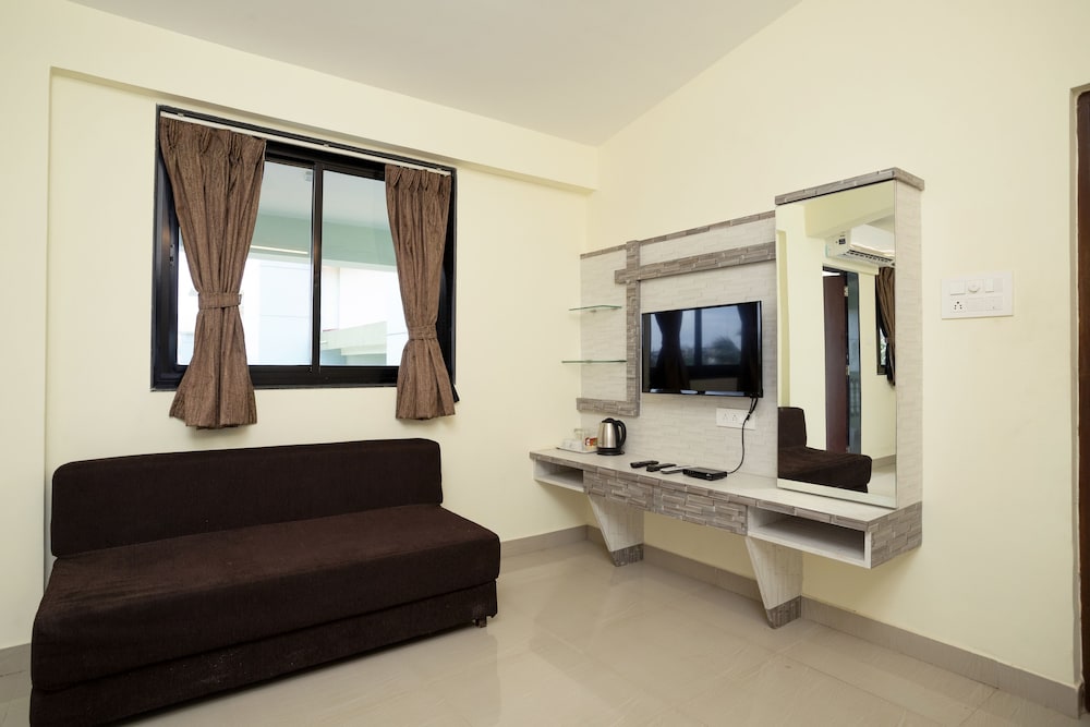 OYO 14032 Shalom Indus Residency