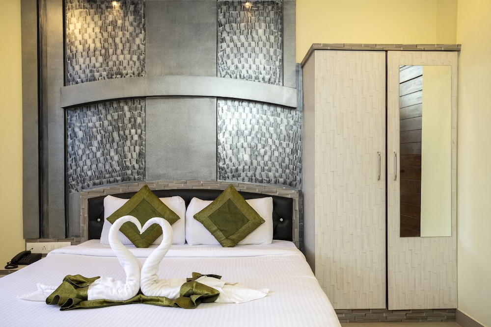 OYO 14032 Shalom Indus Residency