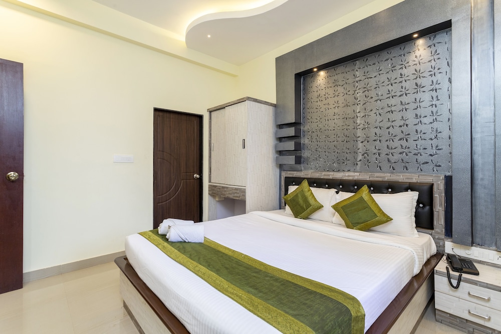 OYO 14032 Shalom Indus Residency