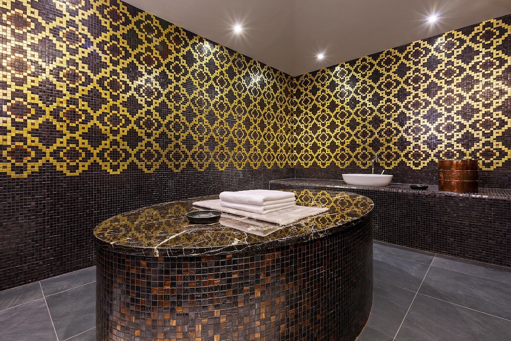 Sheraton Grand Tbilisi Metechi Palace