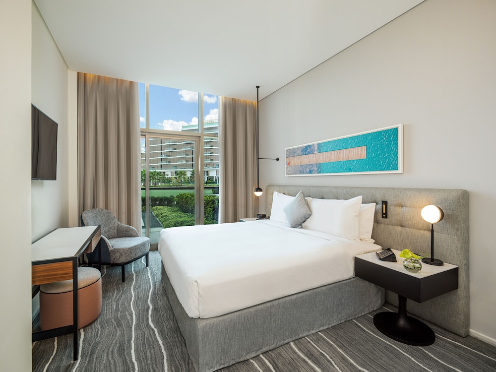 Th8 Palm Dubai Beach Resort, Vignette Collection by IHG