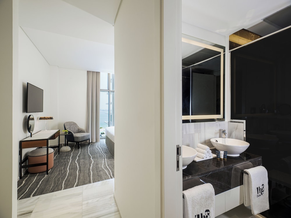 Th8 Palm Dubai Beach Resort, Vignette Collection by IHG
