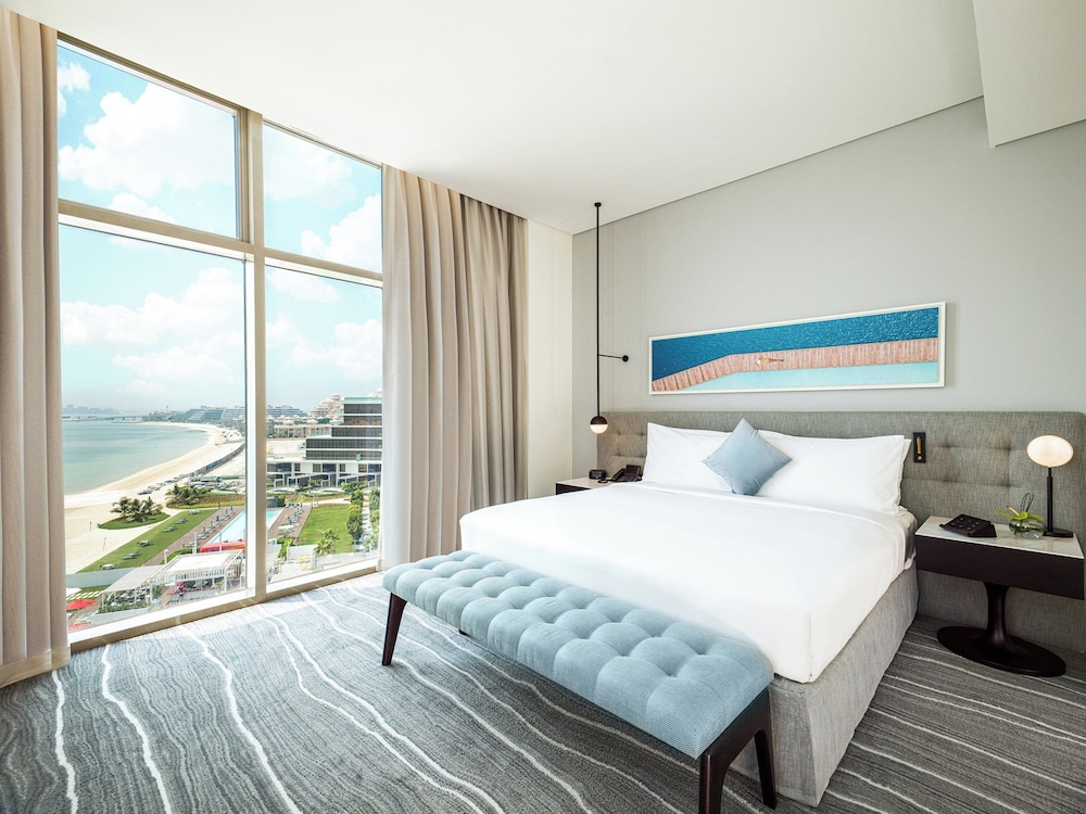 Th8 Palm Dubai Beach Resort, Vignette Collection by IHG