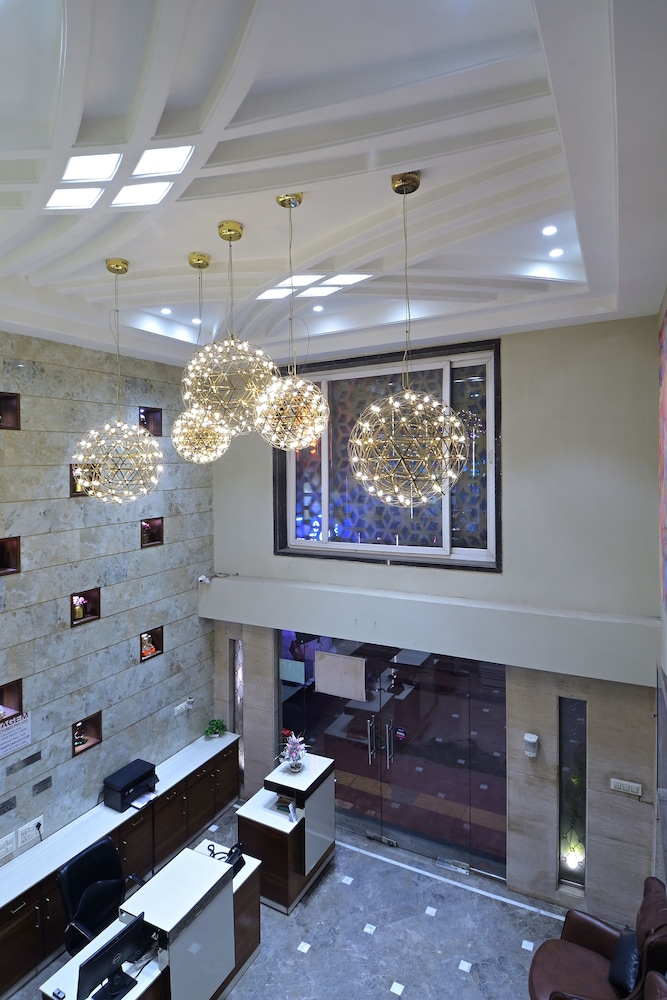 The Oak Plaza With Luxurious Restaurant & Parking