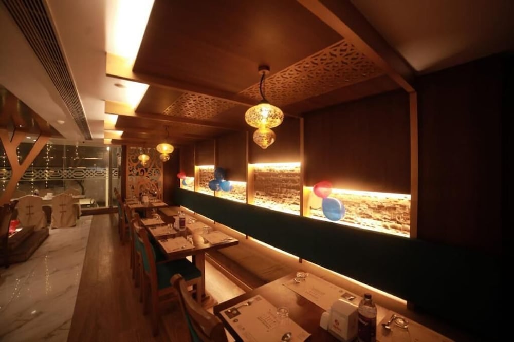 Hotel Layalee Grande Chennai