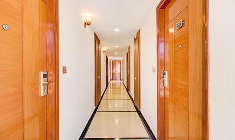 FabHotel The Royal Suites