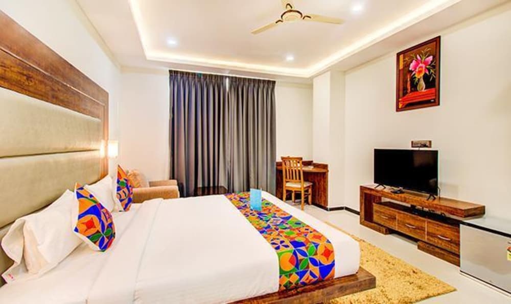 FabHotel The Royal Suites