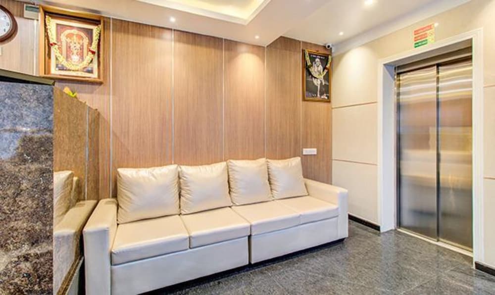 FabHotel The Royal Suites