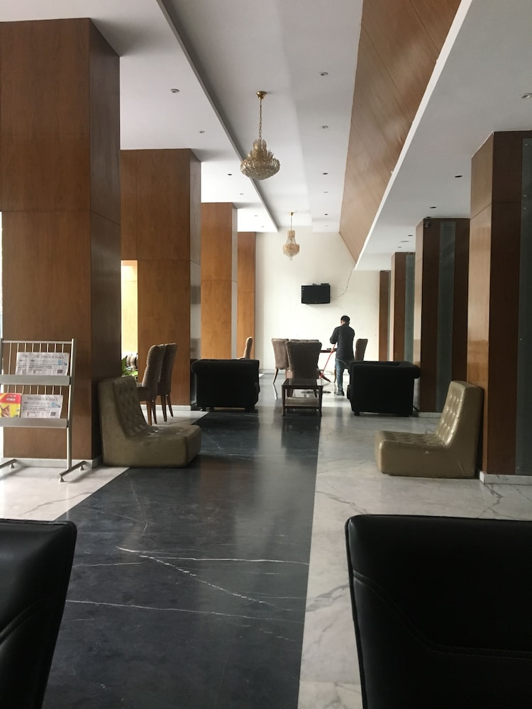 Oxford Inn Business Hotel