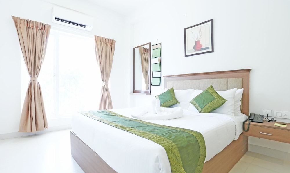 OYO 15723 Hotel Rishi Gardens