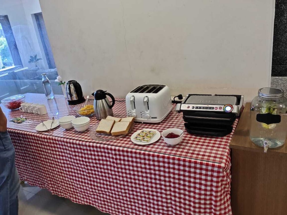OYO 15723 Hotel Rishi Gardens