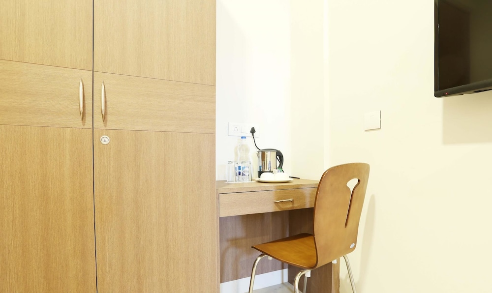 OYO 15723 Hotel Rishi Gardens