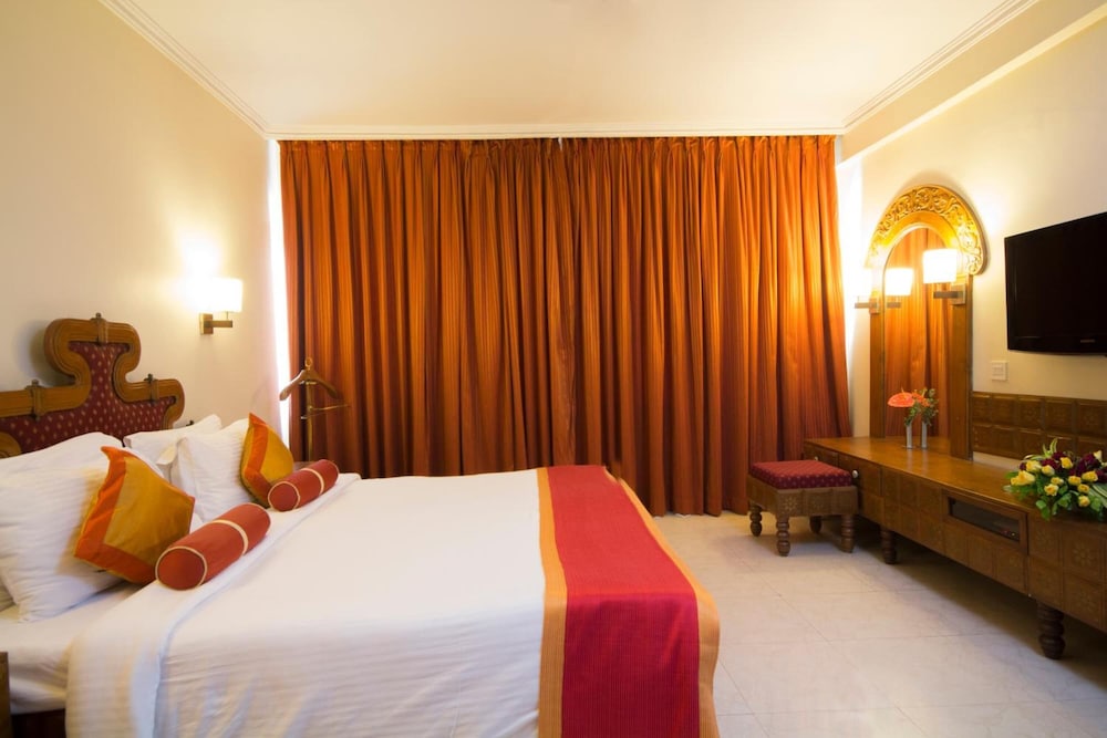 Dolphin Hotel