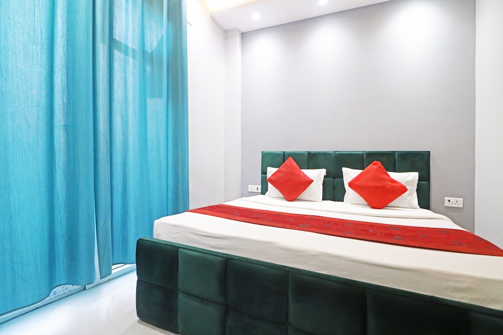 Hotel Twamev  Rajouri Garden by The Arrow