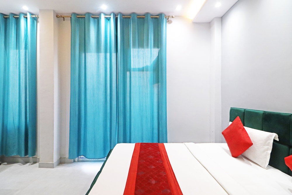 Hotel Twamev  Rajouri Garden by The Arrow