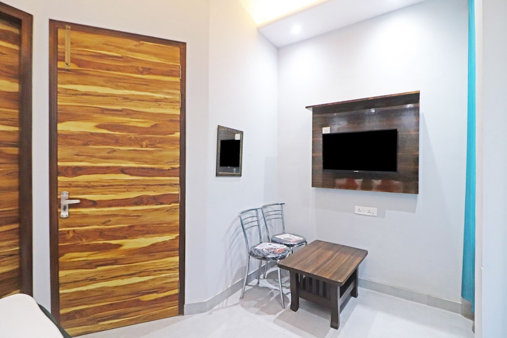 Hotel Twamev  Rajouri Garden by The Arrow