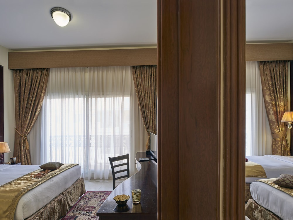 Arabian Dreams Deluxe Hotel Apartments