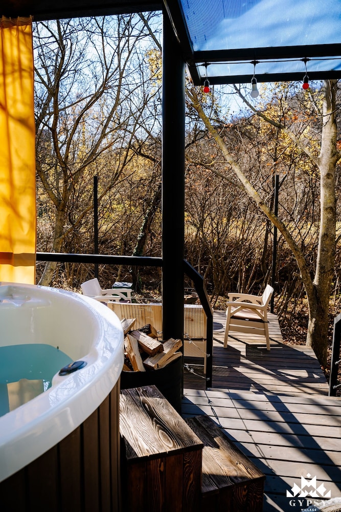 Gipsy Village Park Hotel