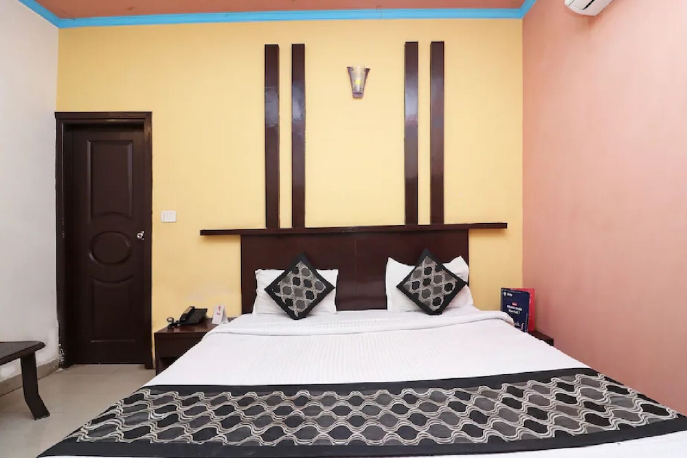 Hotel Aura Deluxe