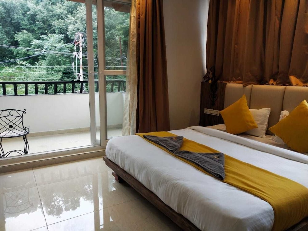  Hotel Malghotras
