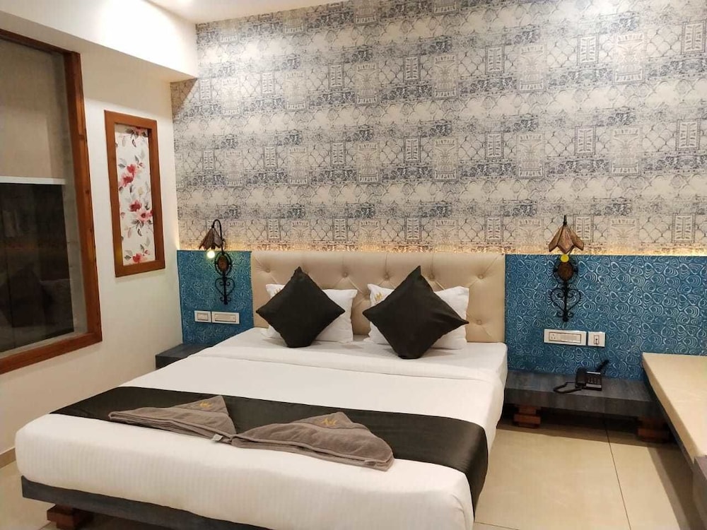  Hotel Malghotras