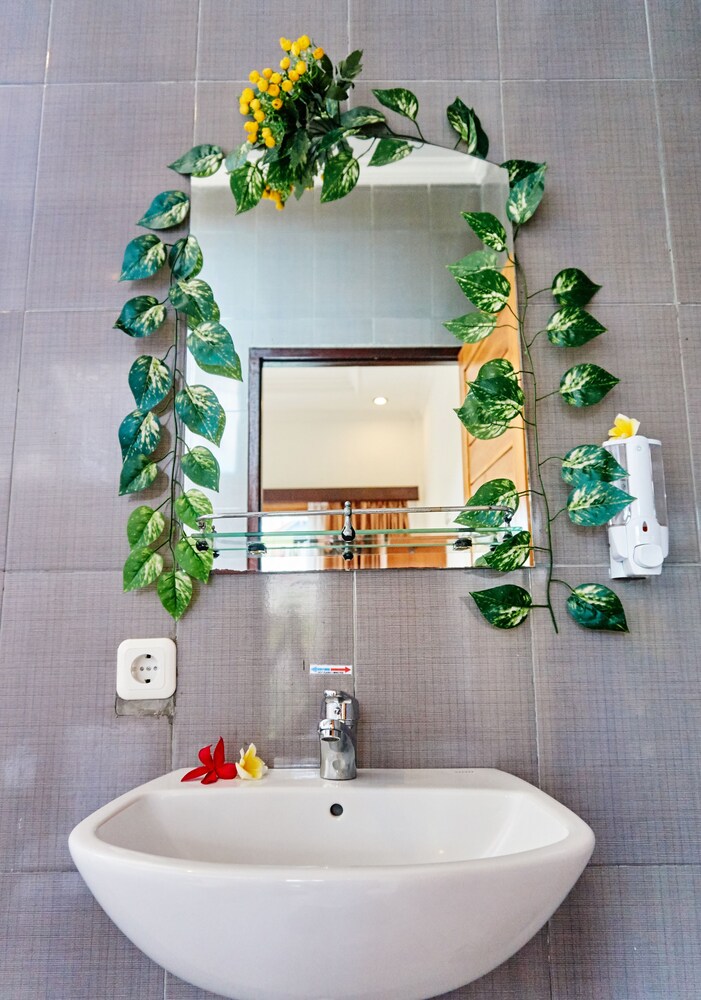 Nyuh Gading Home Stay Lembongan