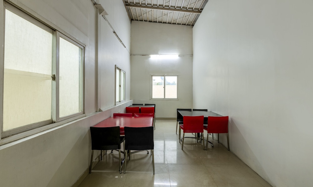 Itsy Hotels Hiland Suites