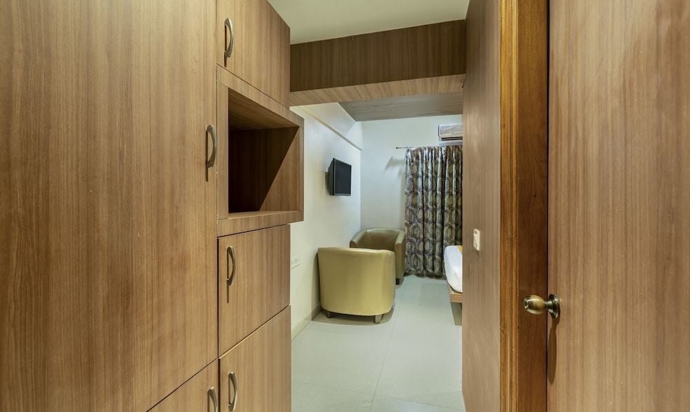 Itsy Hotels Hiland Suites