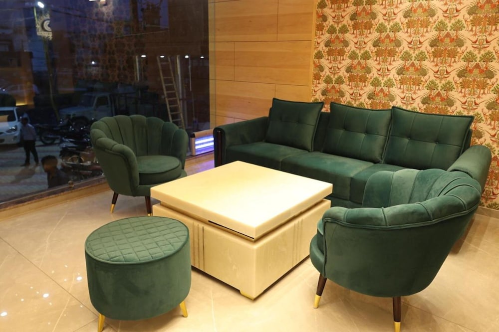 Country Green Hotel