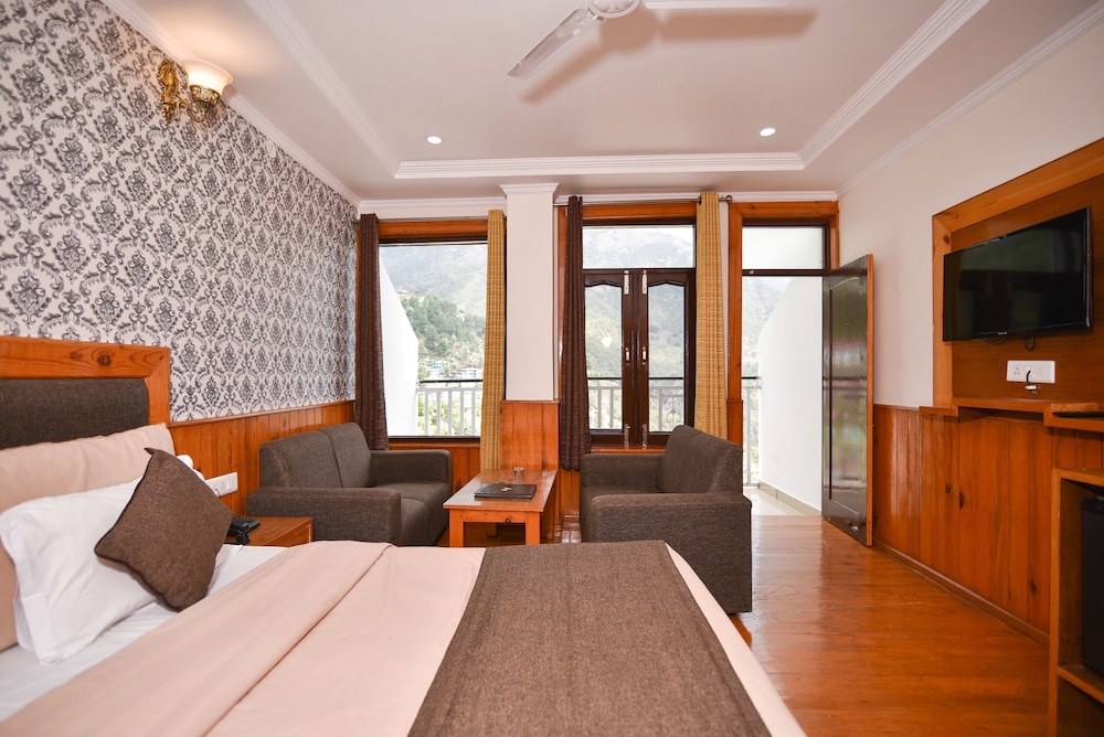 The Posh Hotel | Heart of Mall Road, Hassle-Free Covered Parking