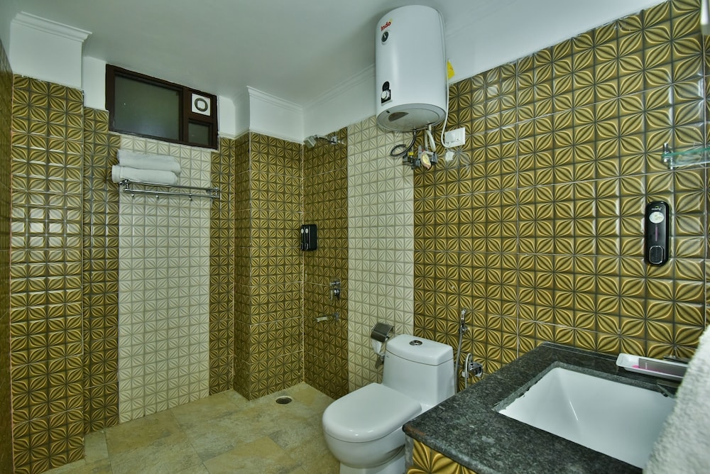 The Posh Hotel | Heart of Mall Road, Hassle-Free Covered Parking