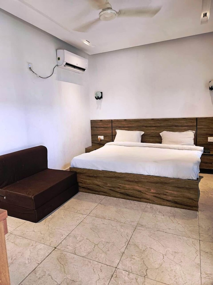 Vrinda Resort By Dcrest