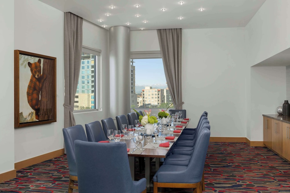 The Art Hotel Denver, Curio Collection by Hilton