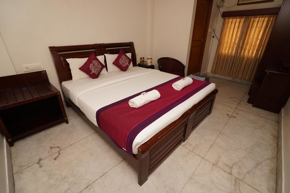 Lloyds Serviced Apartments, Near Music Academy