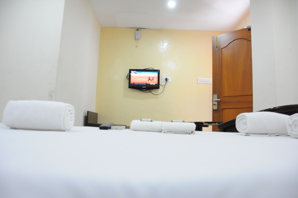 Lloyds Serviced Apartments, Near Music Academy