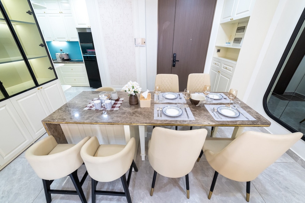 Midtown Premium Apartments