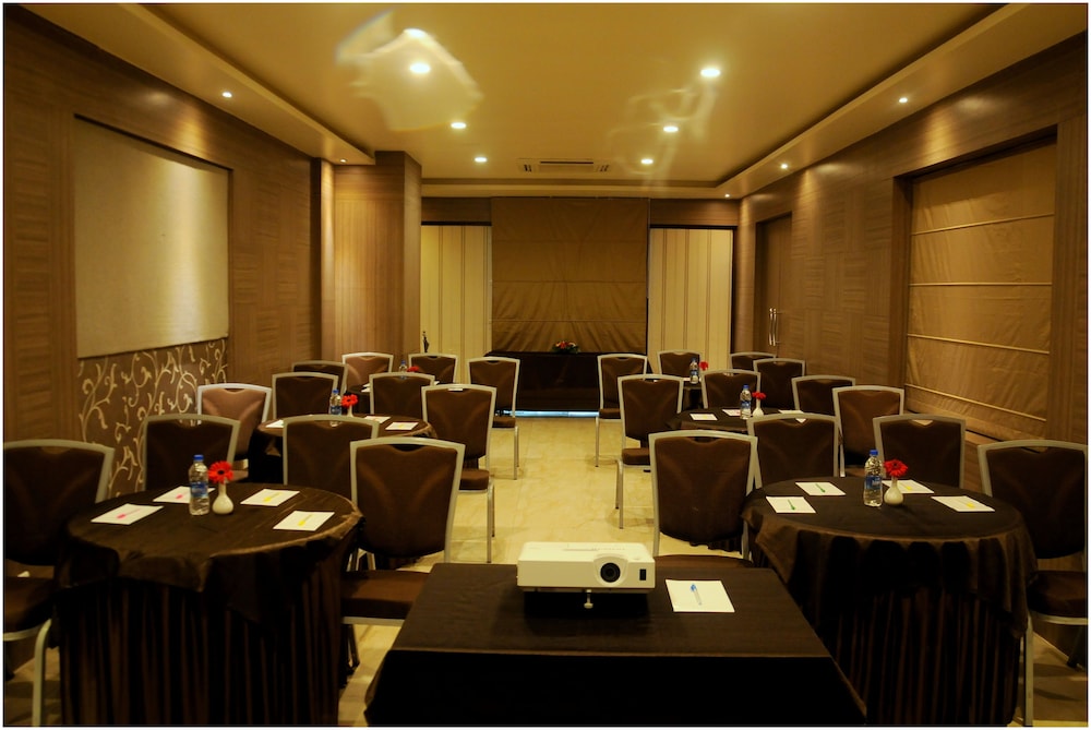 Hotel Madhav International Pune