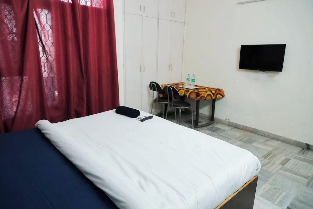Roomshala 112 Hotel Blissbourn